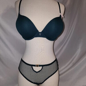 Victoria’s Secret Matching Set Bombshell Bra/Fishnet Cheeky Panty-32D/Small